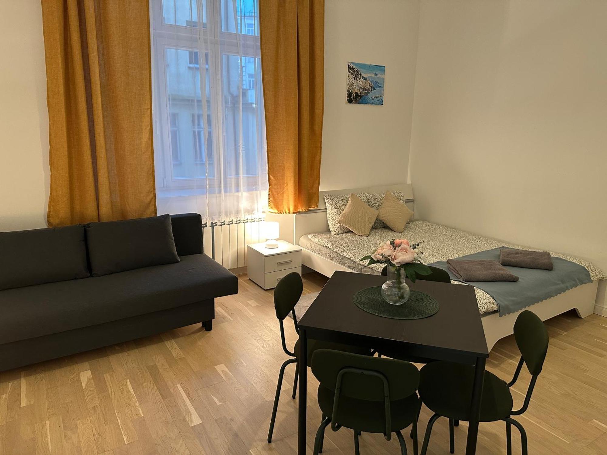 Cozy By Wenceslas Square And Main Train Station Appartamento Praga