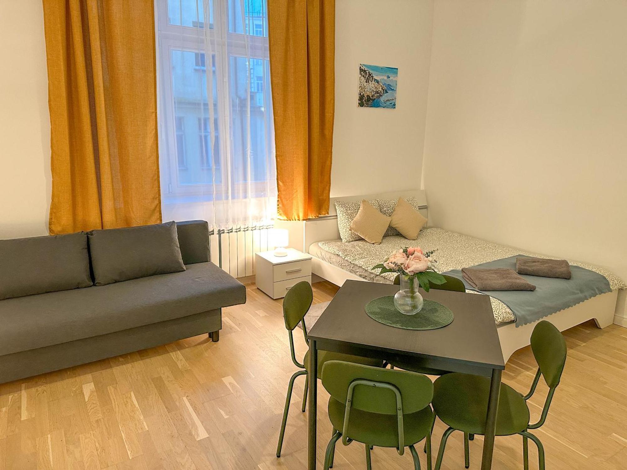 Cozy By Wenceslas Square And Main Train Station